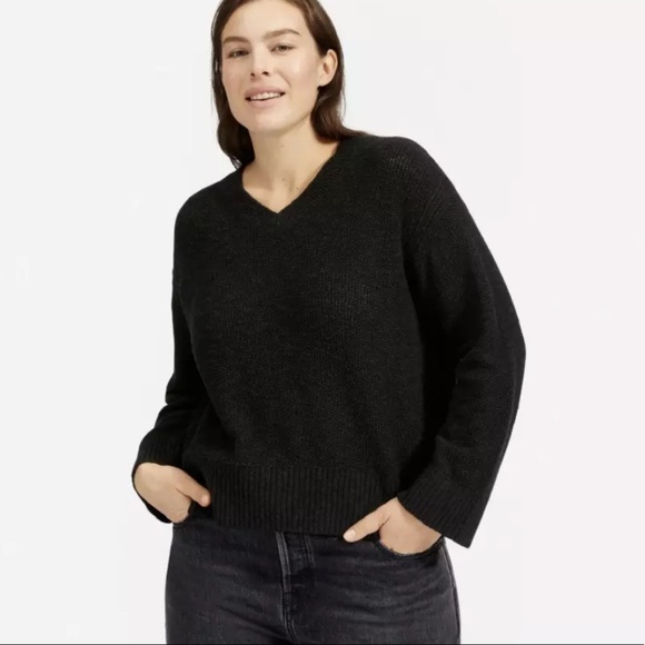Everlane Sweaters - NEW Everlane Cotton Linen Vneck Washed Black